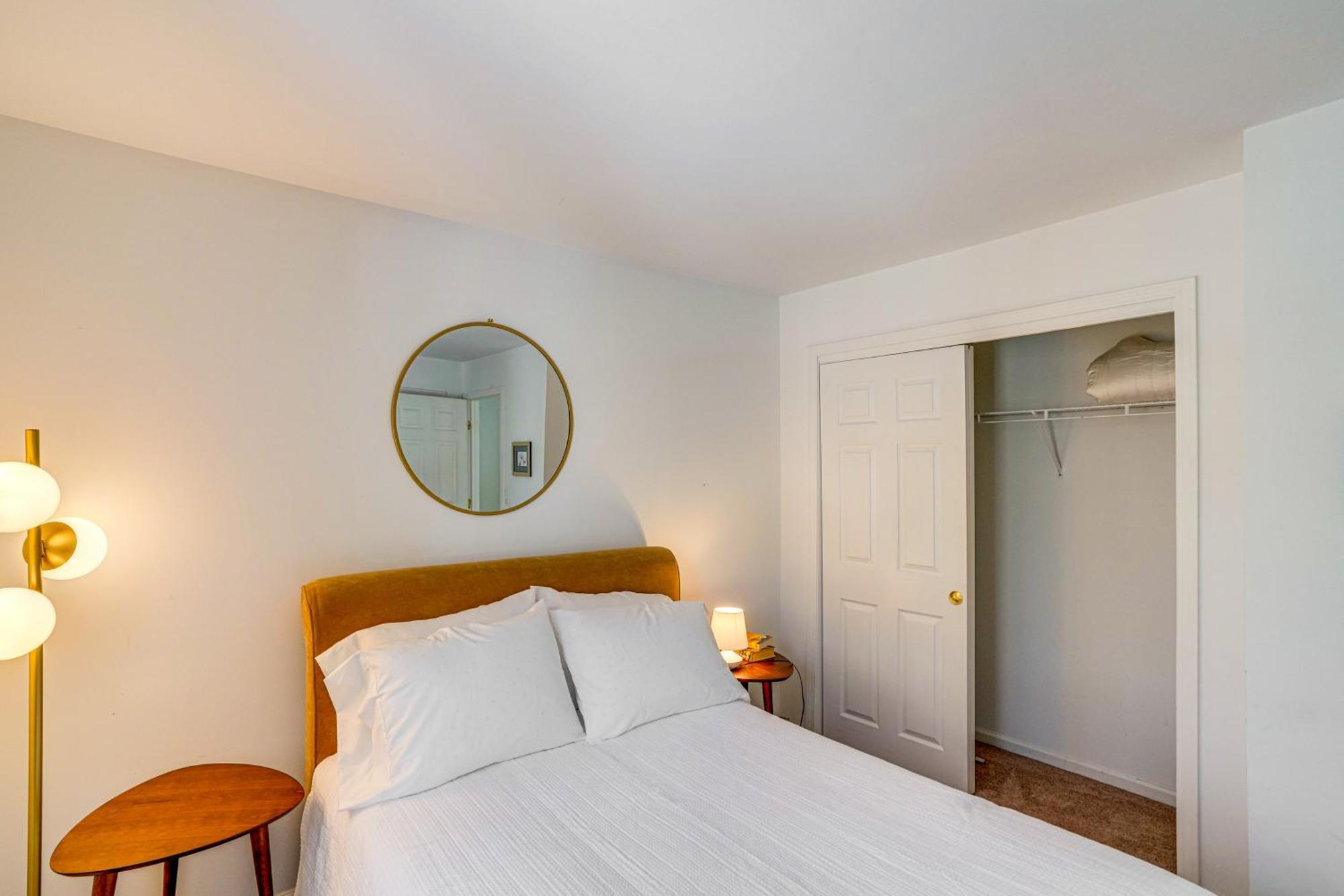Private Guest House In Dtwn Lenox, Walk To Dining! Екстер'єр фото